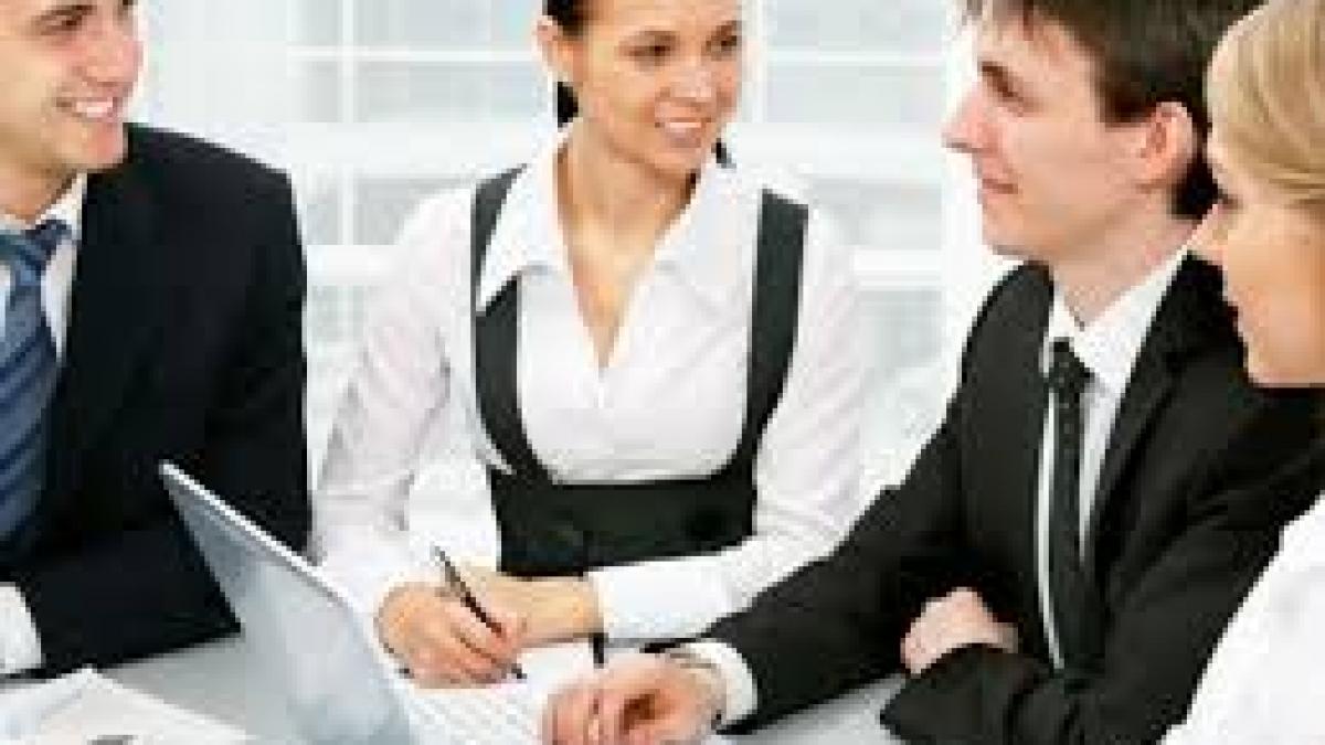 Studiu: Complimentele de la locul de muncă, o idee plăcută în teorie, dar mai puţin în practică