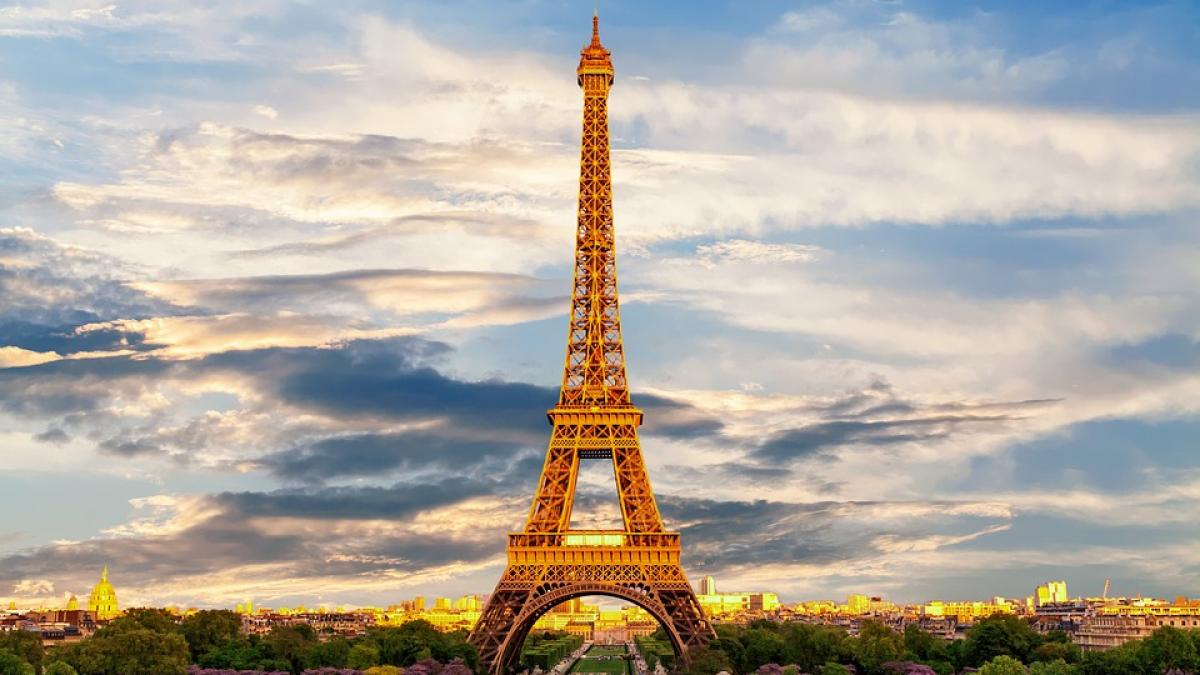 Două surori de origine română, găsite moarte într-un parc din Paris 