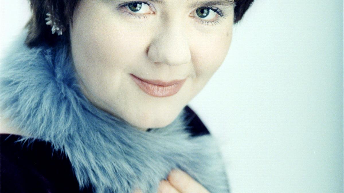 Nominalizată la Paris pentru premiile „Victoires de la Musique Classique”,  pianista DANA CIOCÂRLIE revine în România!