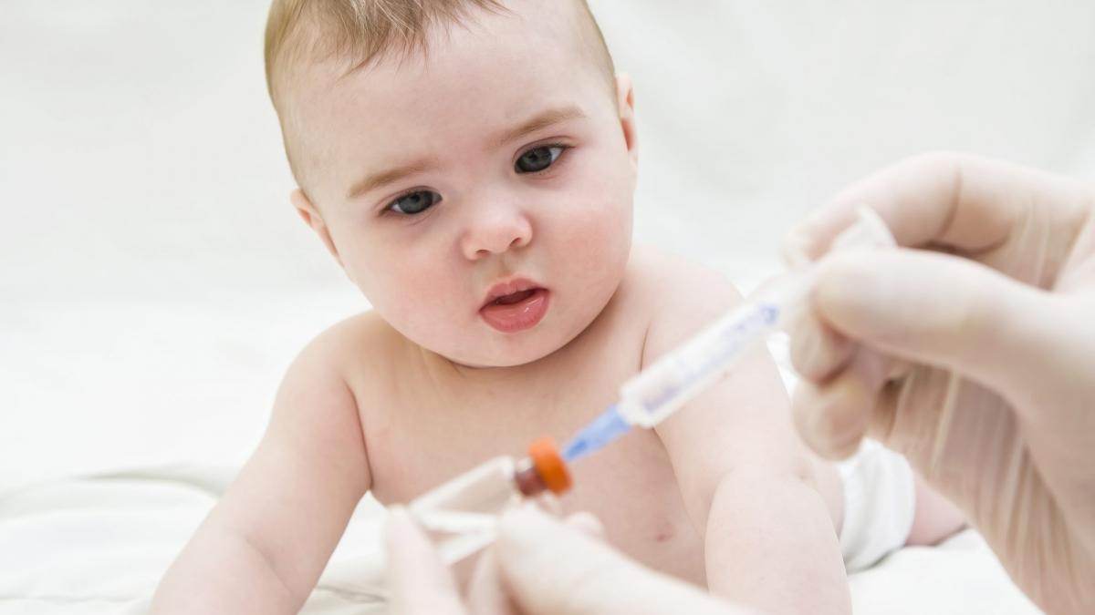 Ce cred românii despre vaccinare: necesară, dar nu obligatorie