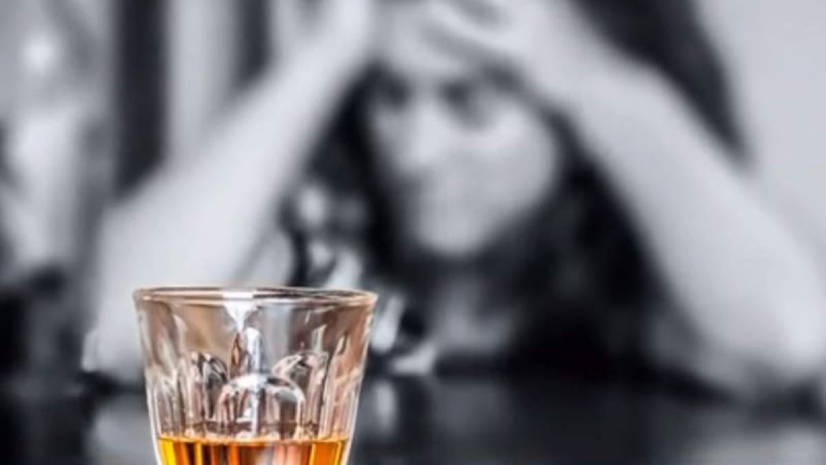 Dependența de alcool, o problemă gravă în România! Riscurile imense la care se supun consumatorii