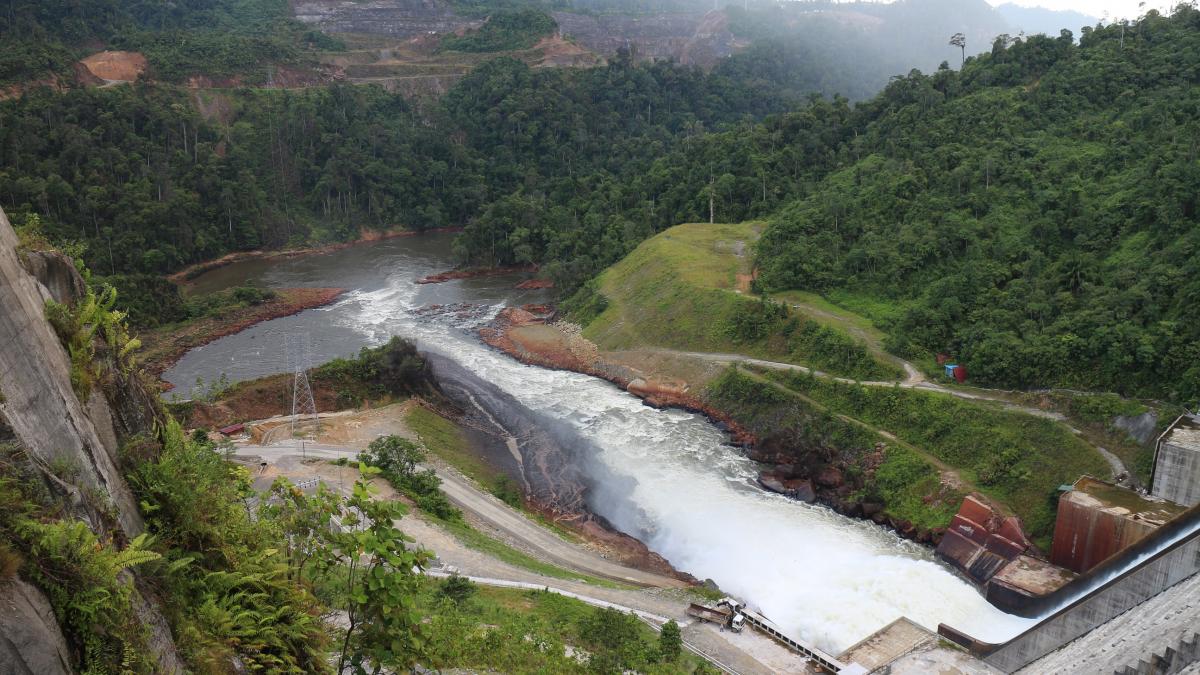 Peste 1.000 de baraje nesigure, risc de catastrofe