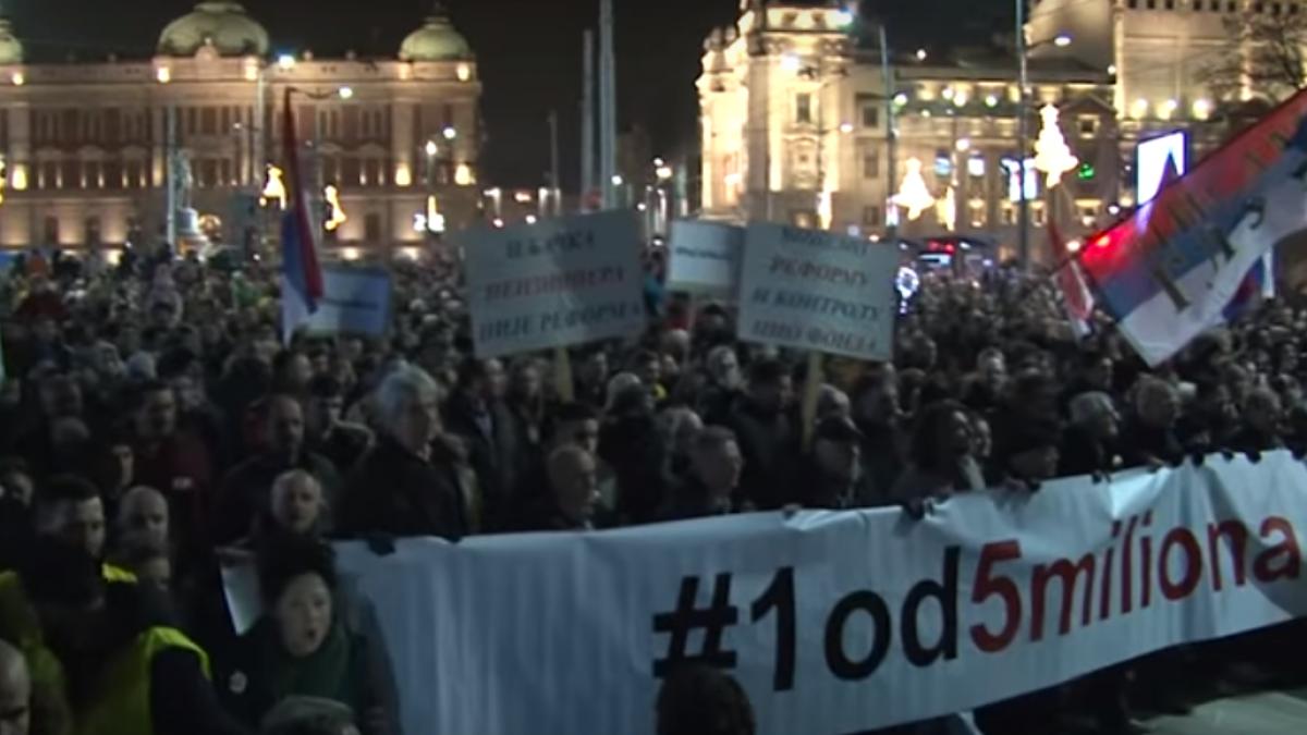 Protestele săptămânale continuă în Serbia