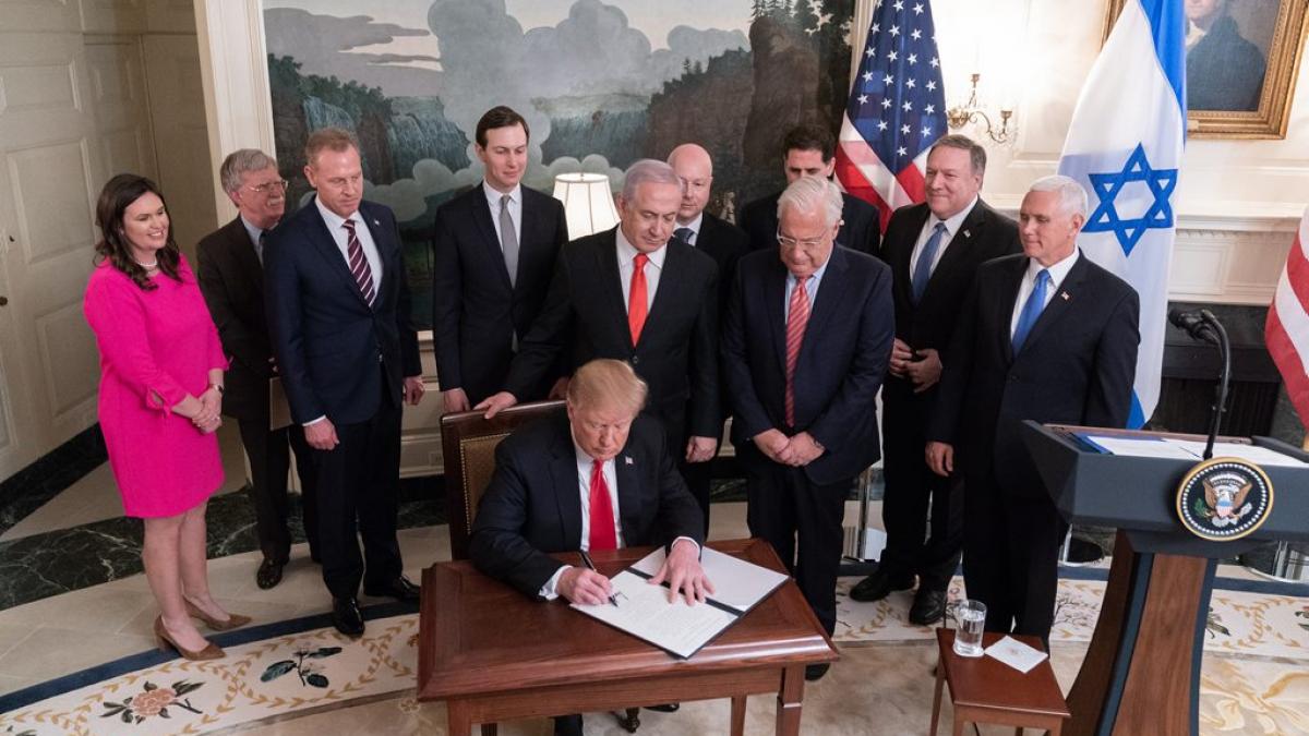 Trump mai pune o bombă cu ceas în Orientul Mijlociu