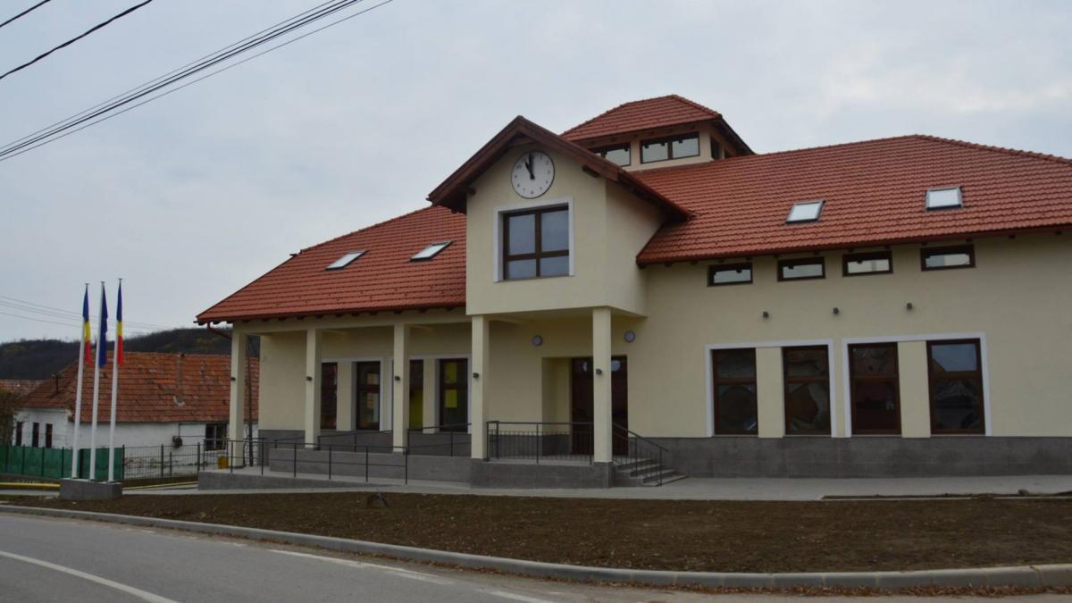 Singurul sat UE din România. La Ciugud, taxele se achită doar online