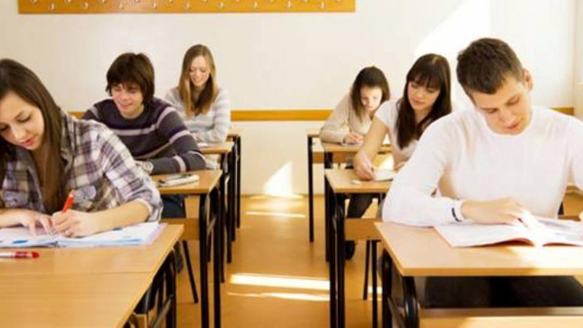 Primăria Sectorului 3 anunţă că a mărit bursele de merit pentru elevi