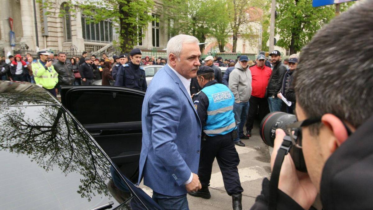 Trei persoane, duse la Poliţie, după o busculadă în faţa sediului Înaltei Curţi de Casaţie şi Justiţie