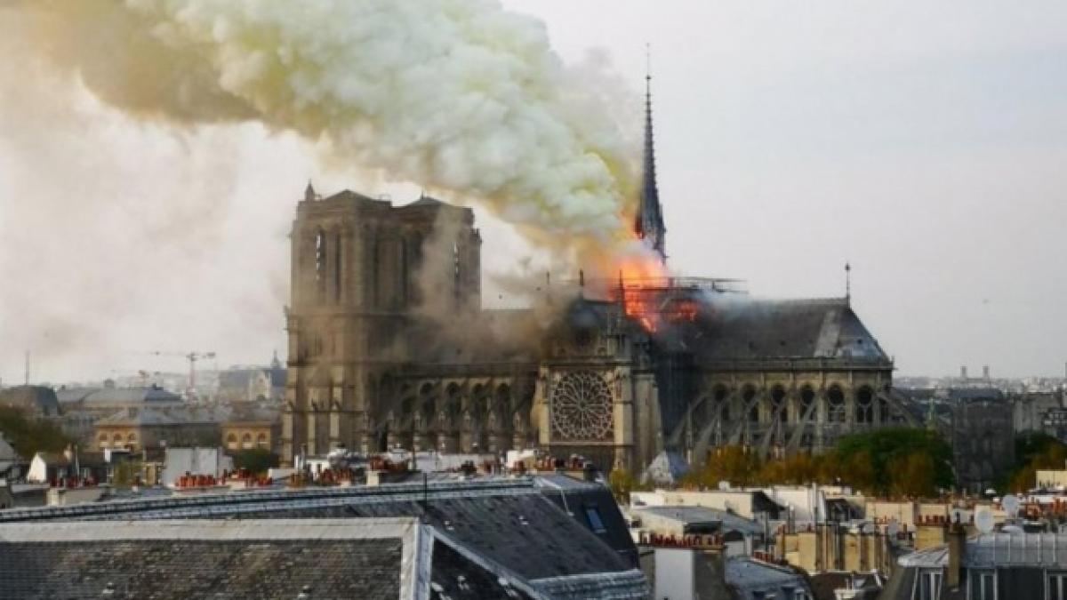 Care este cauza incendiului de la Catedrala Notre-Dame