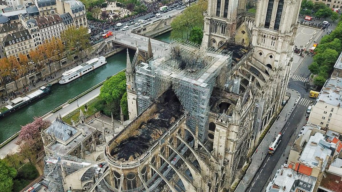 Dimensiunea dezastrului de la Notre Dames - Imagini din dronă 