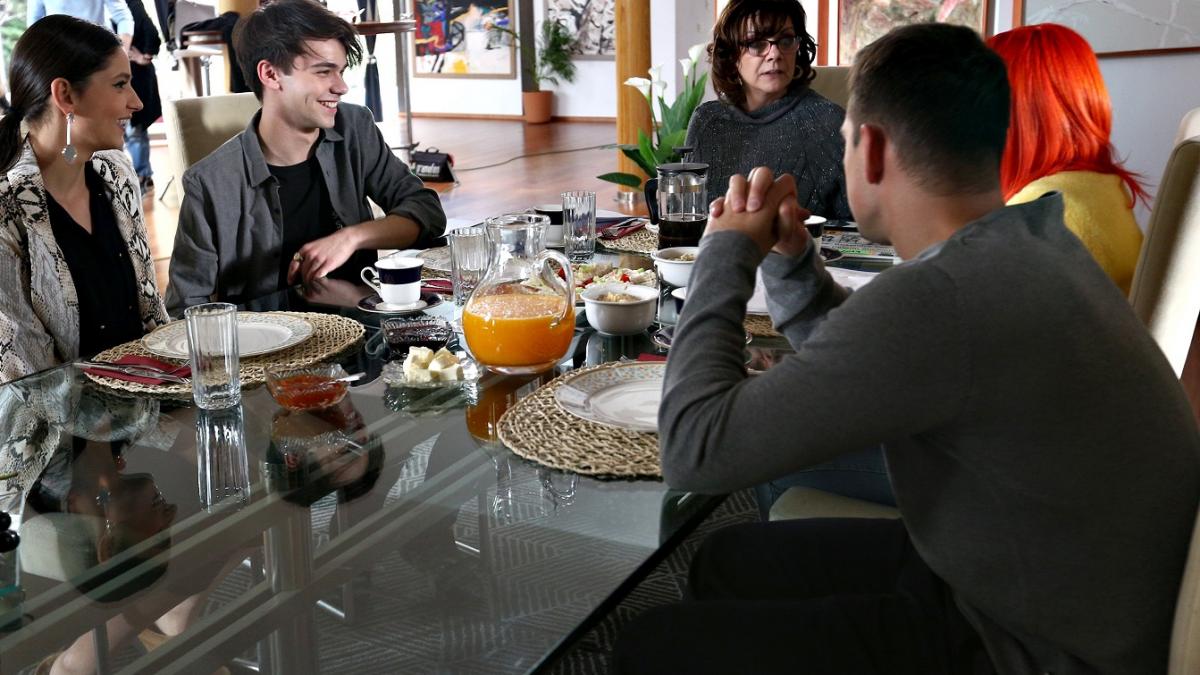 Fructul oprit sezonul 2 episodul 31. O cerere în căsătorie, o declarație emoționantă de dragoste și noi dezvăluiri importante