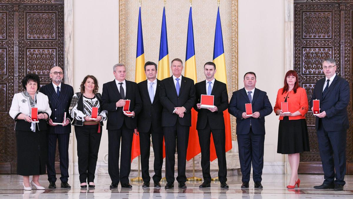 Spitale „dezastru”, decorate de Iohannis