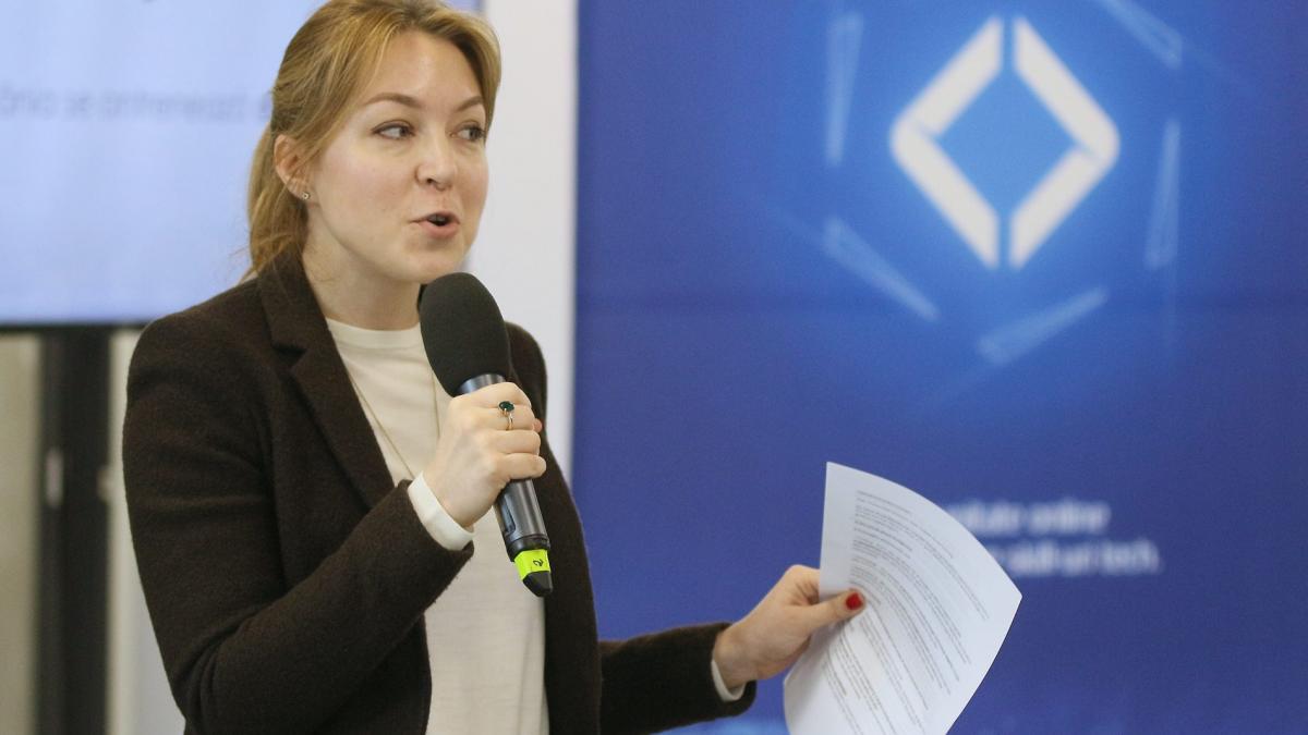 Tinerii din oraşele de provincie, ajutaţi să devină programatori