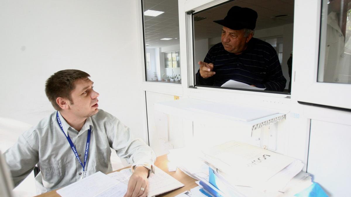 Paradox: doar 30% din angajaţi ar vrea să lucreze la stat