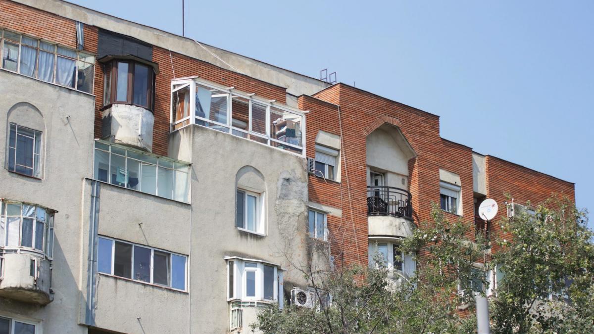Scumpirea locuinţelor frânează