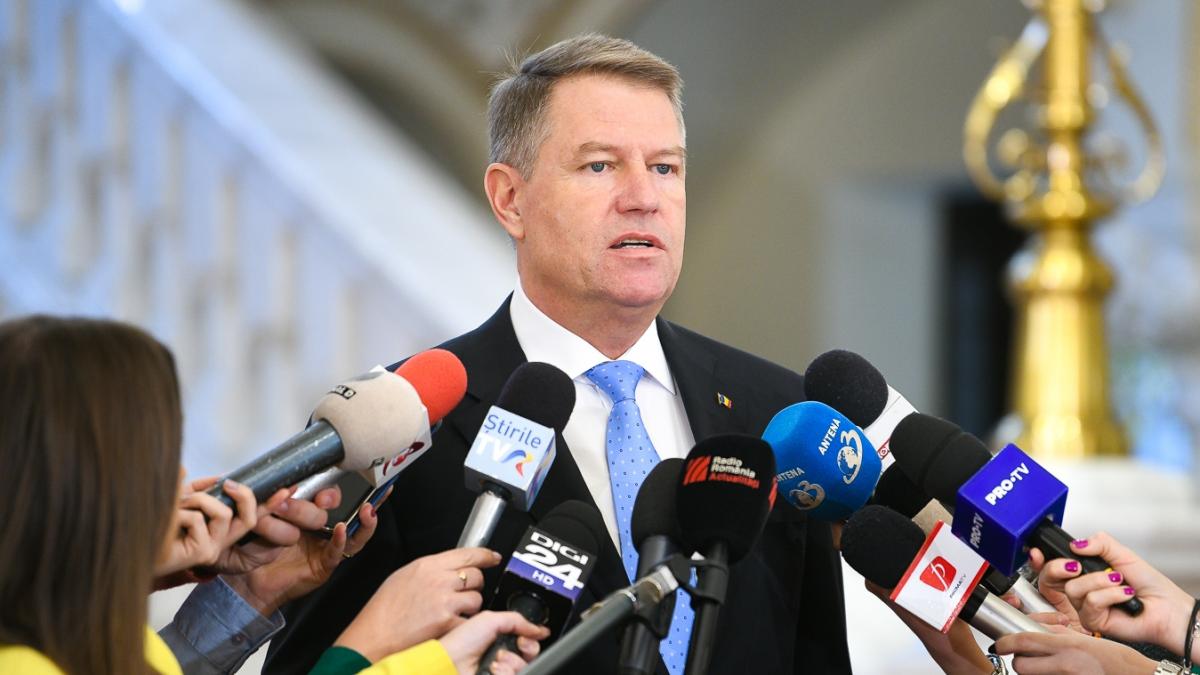 Klaus Iohannis a promulgat legea pentru modificarea ordonanţei privind concediul şi indemnizaţia lunară pentru creşterea copiilor