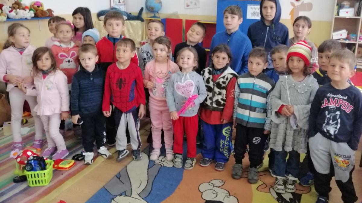 Prin campania „Schimbă o viață”,  542 de beneficiari din București și din 20 de județe ale țării  au primit „Bucurie la cutie” de Paști