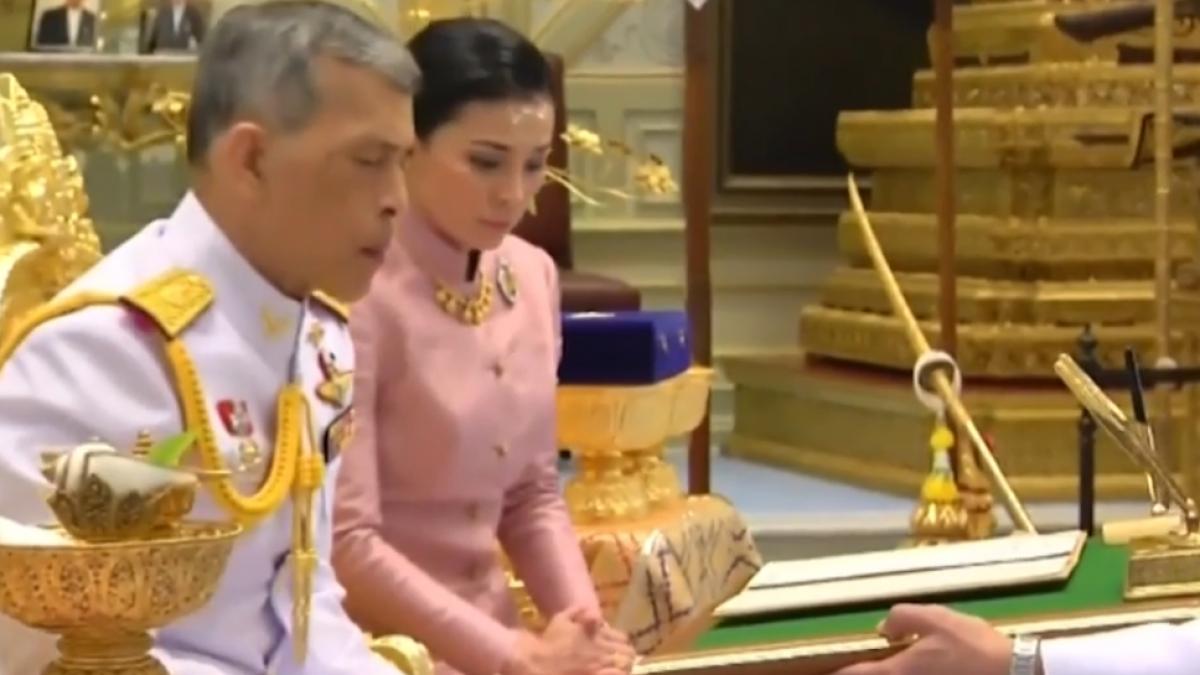 Thailanda: Prima apariție oficială a noii regine