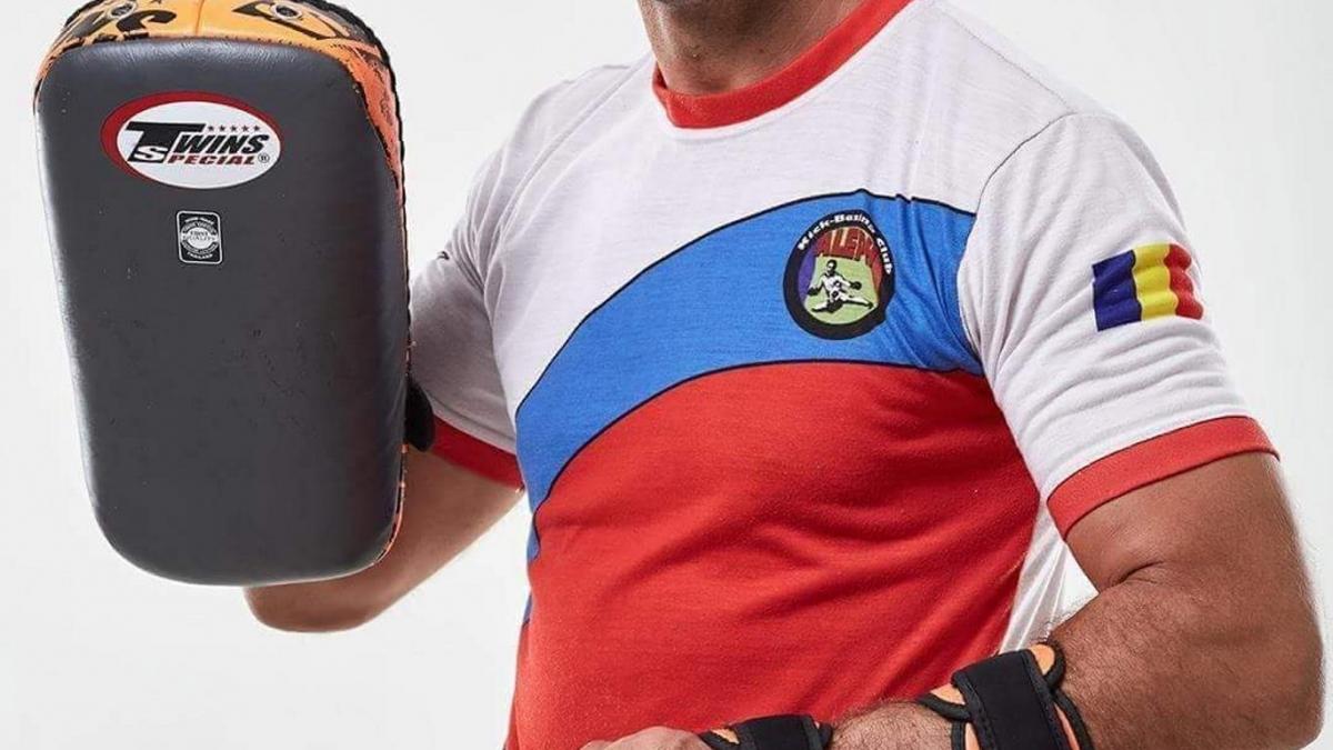 Campionul la Kickboxing care îi învaţă  pe copii să nu se apere cu pumnul