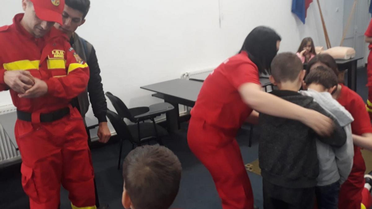Copii, antrenaţi să salveze vieţi