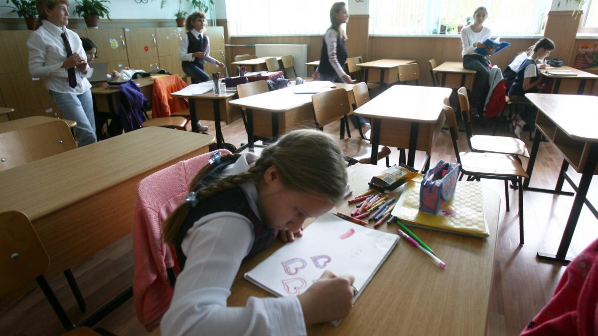 MEN: Guvernul a alocat fondurile pentru amenajarea grupurilor sanitare ale unităţilor de învăţământ preuniversitar
