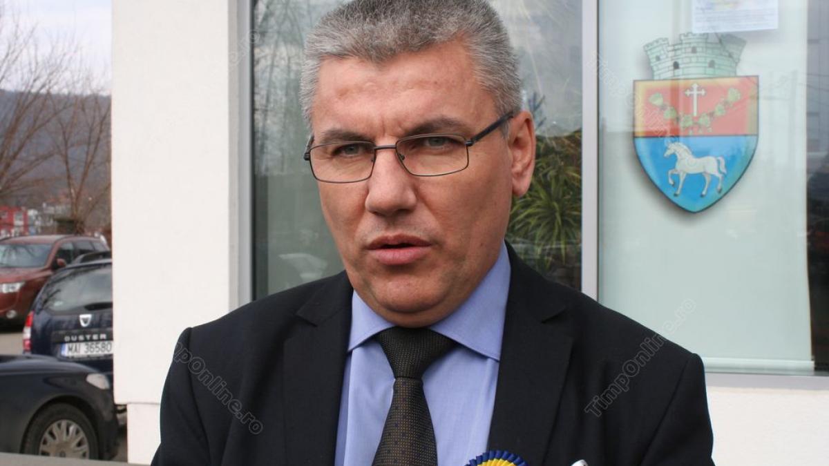 Deneş, în localităţile afectate de inundaţii: Vom face consolidări de mal