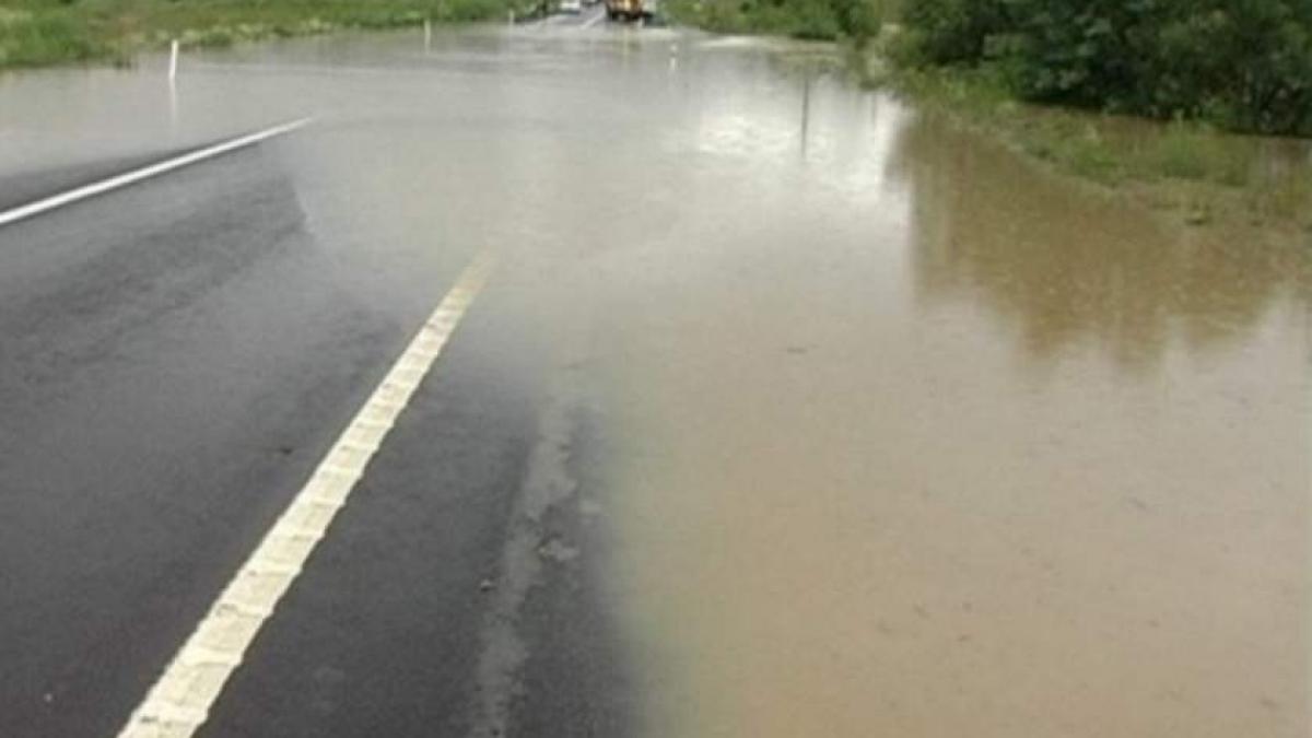 Trafic rutier blocat din cauza fenomenelor meteo