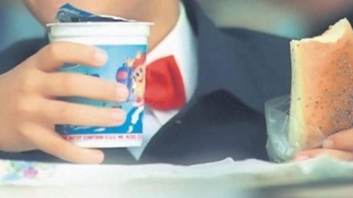 Programul „Laptele şi cornul cu mucegai”