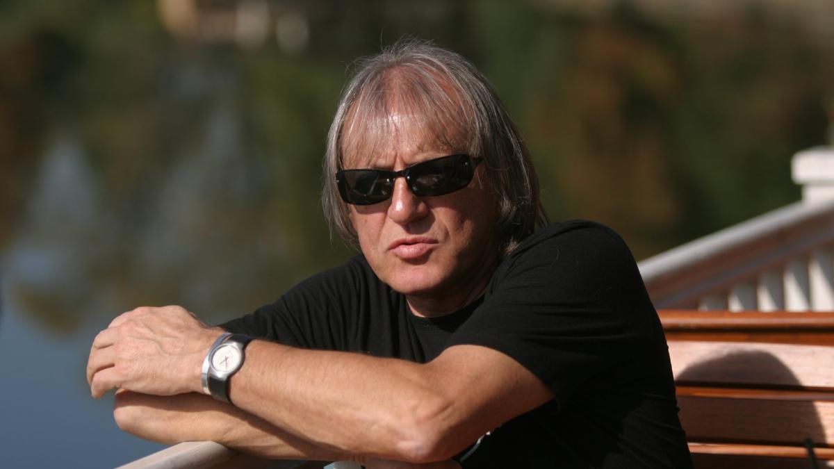 Mihai Constantinescu a fost reconectat la aparate. Care este starea de sănătate a artistului 
