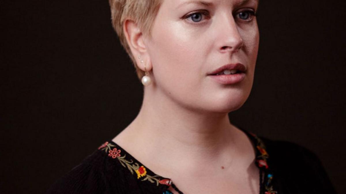 Sarah Perry: Credem că romanele sunt superioare televiziunii, dar sunt tot poveşti