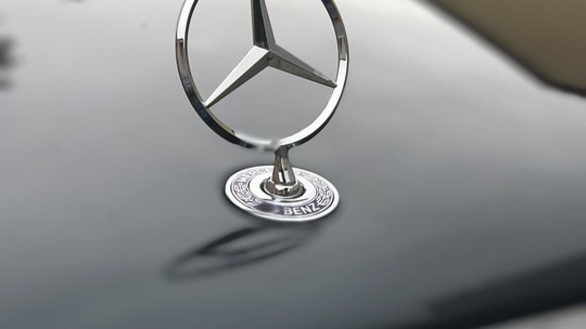 Daimler recheamă în service încă 60.000 de maşini Mercedes-Benz