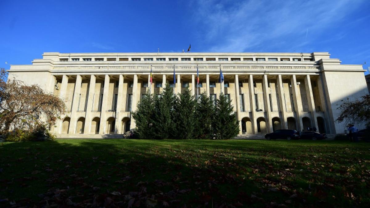 Guvernul pregăteşte concedieri masive de la Stat 