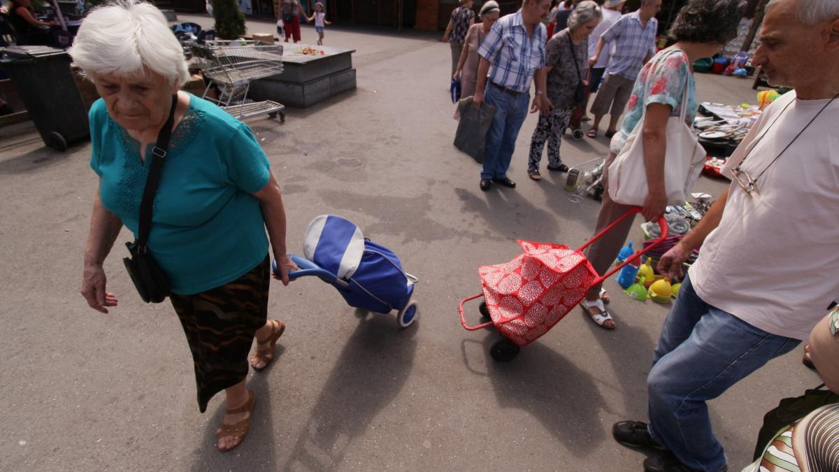 Îmbătrâneşte ţara: 1 milion de români au peste 65 de ani