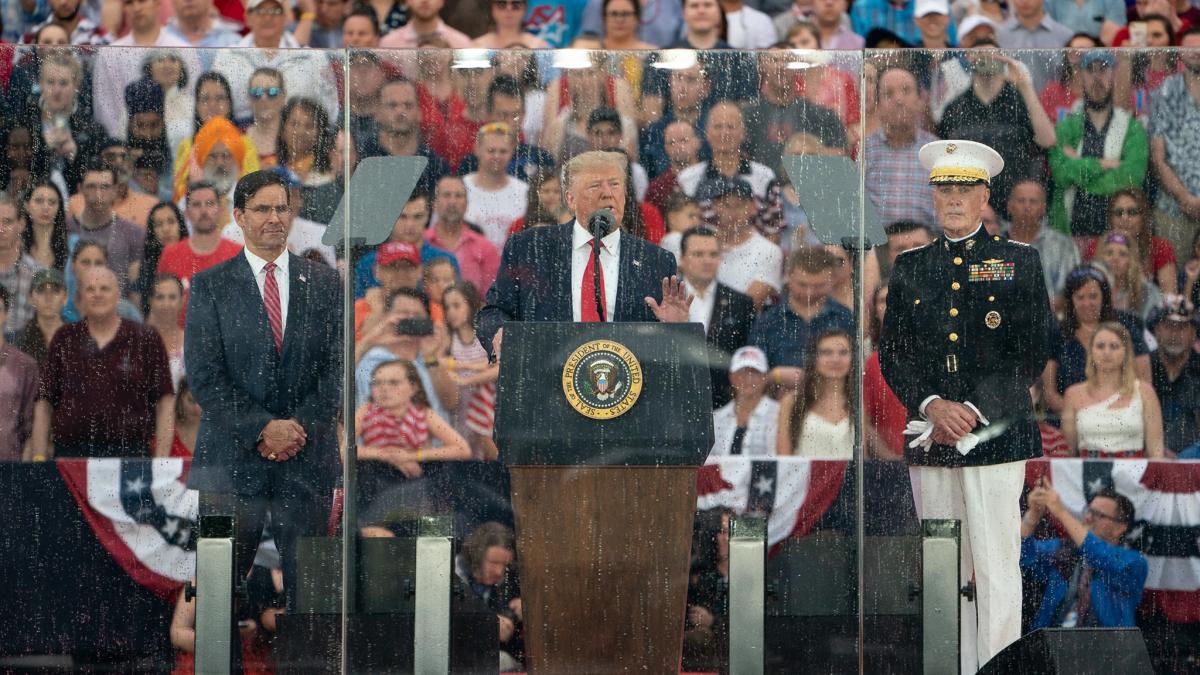 Trump a asistat la prima paradă militară de 4 iulie, de la Washington D.C.