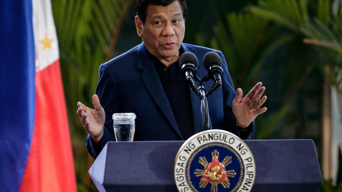 Duterte, ironizat de feministe