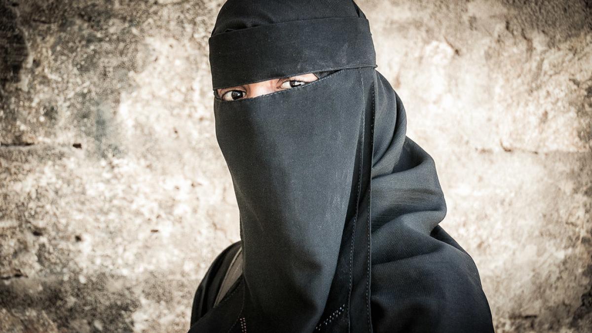Majoritatea germanilor susţin o interzicere a portului burqa