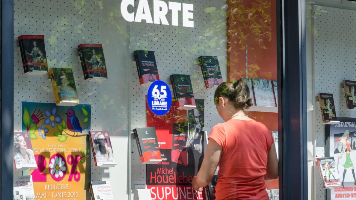Elevii rămân fără bani de cărţi