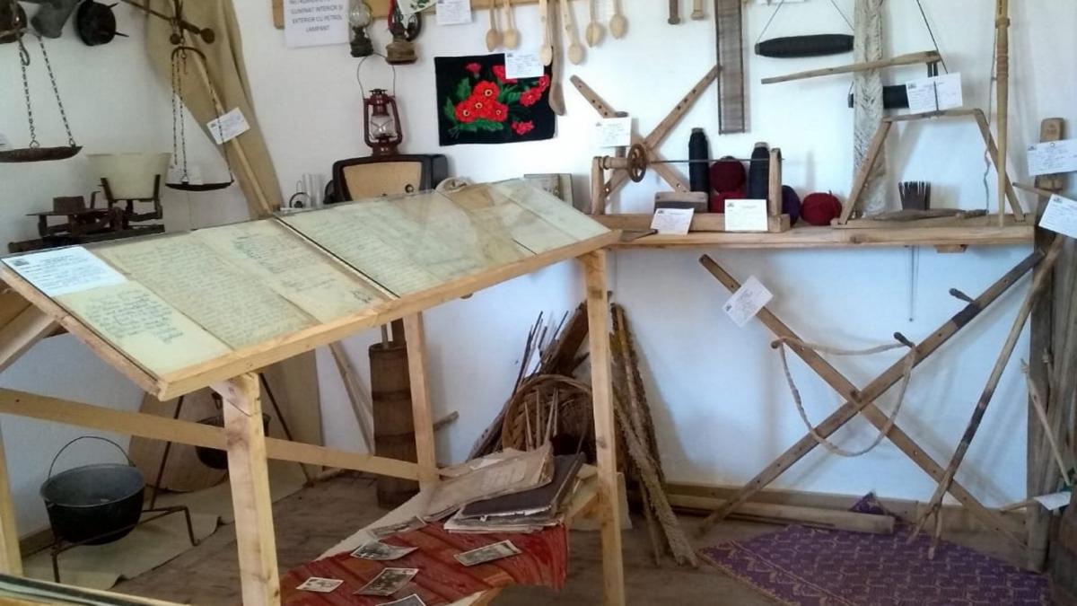 Muzeul făcut de şapte pensionari în 40 de zile