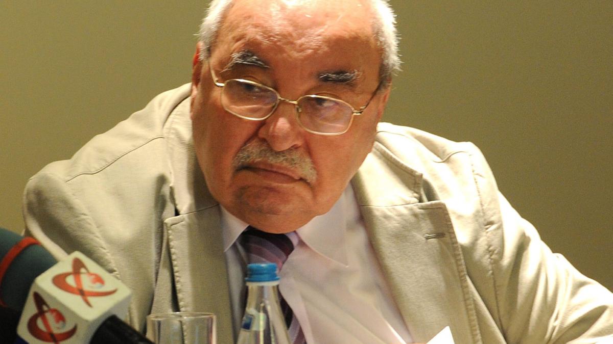 Prunele uscate, mierea şi apa rece sunt indicate în constipaţie