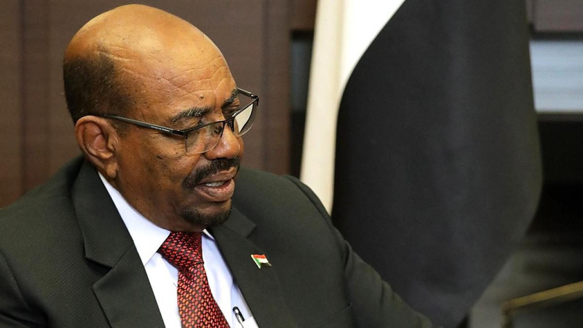 Fostul preşedinte sudanez Omar al-Bashir, inculpat pentru corupţie şi posesie ilegale de valută