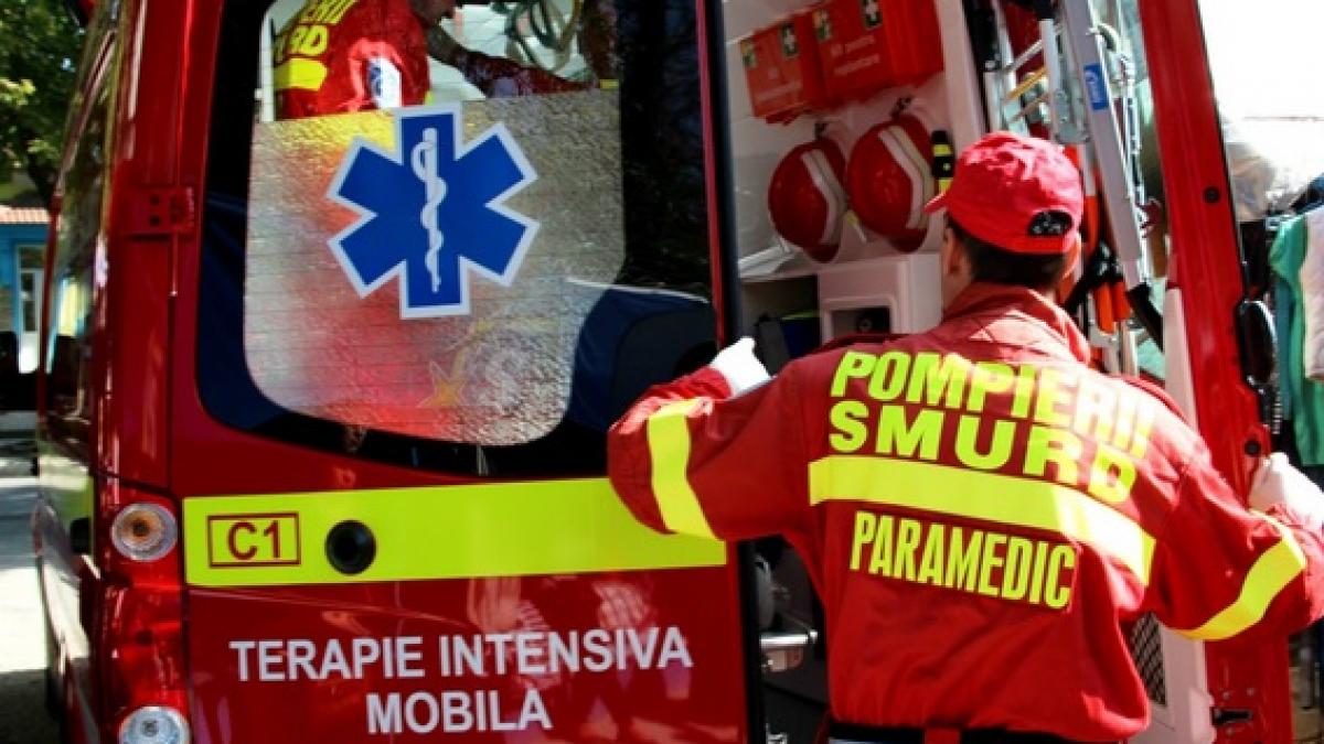 Doi bărbaţi electrocutaţi în timp ce efectuau lucrări de întreţinere pe o drezină în staţia CFR Craiova