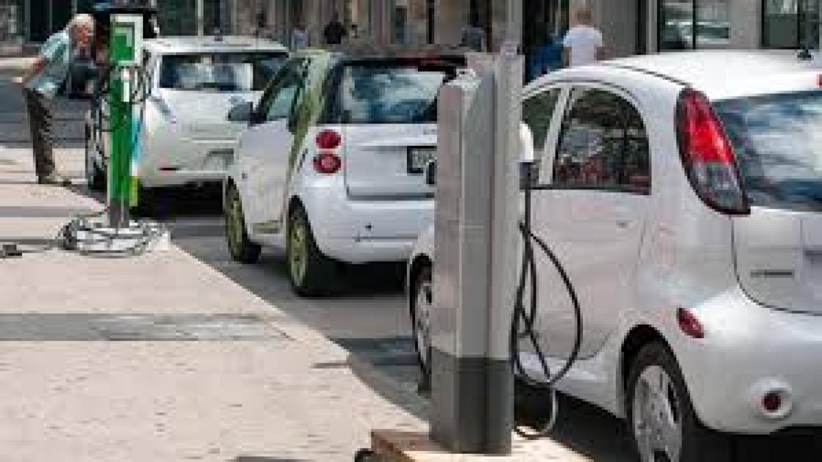 Supercar hibrid şi autonom