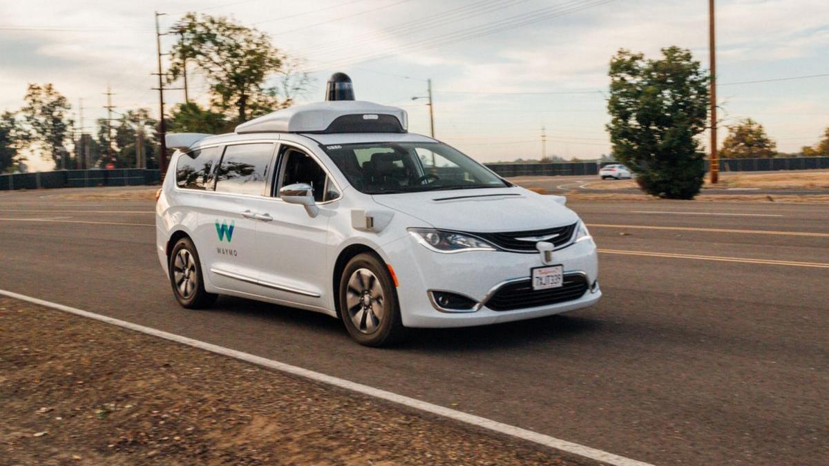 Complet autonom. Google vrea maşini fără volan