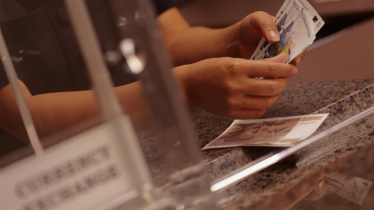 Vodafone şi Banca Transilvania, cei mai vânaţi angajatori în luna august