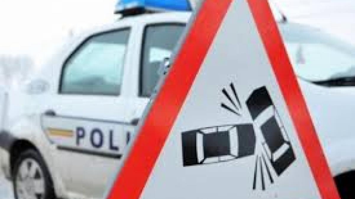 Circulaţie îngreunată pe Valea Oltului în urma coliziunii dintre un autoturism şi un autotren