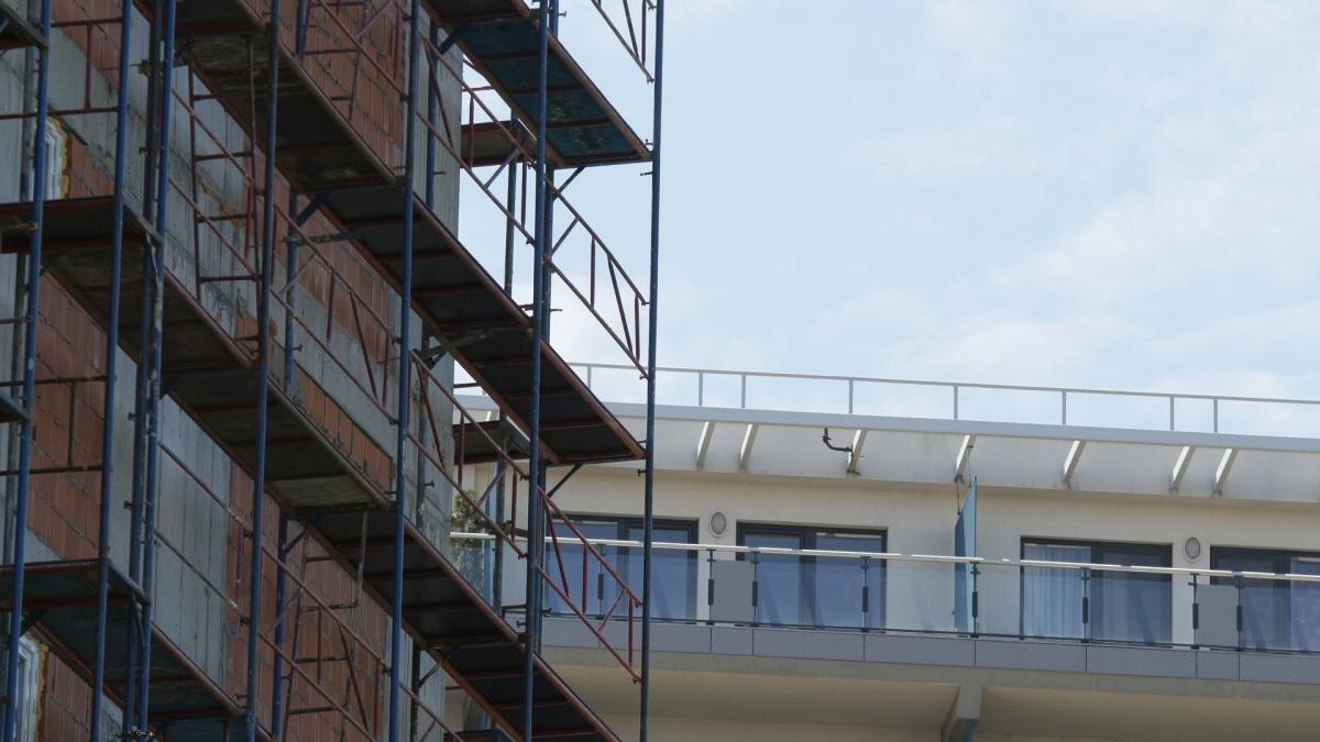 Imobiliarii iau avânt. Mai multe locuinţe în primul semestru