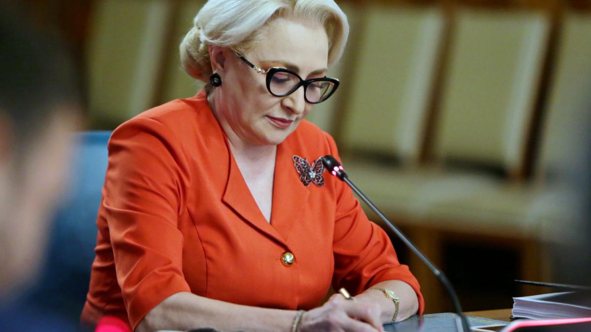 Viorica Dăncilă aşteaptă decizia CCR privind conflictul dintre Executiv şi Administraţia Prezidenţială