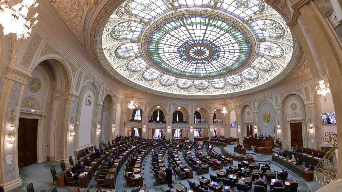 Senatul a aprobat taxarea pensiilor speciale
