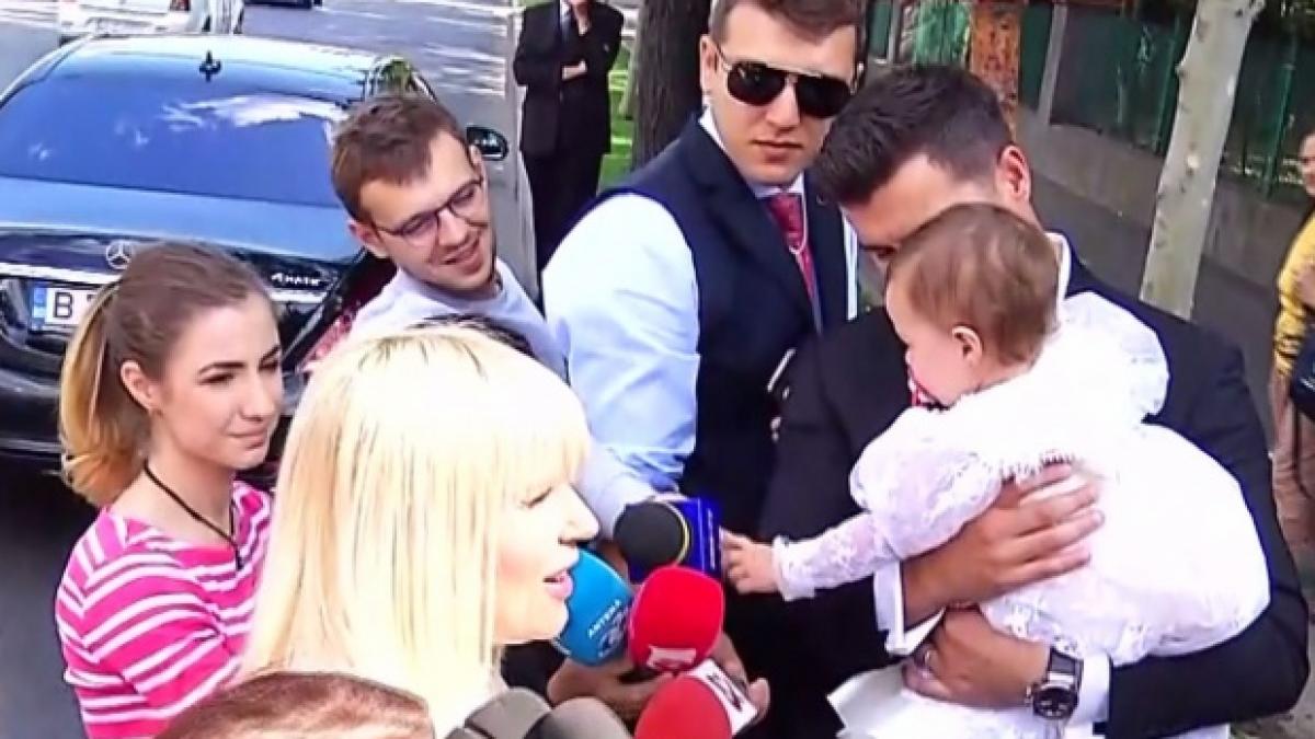 Elena Udrea și-a botezat astăzi fetița. O cheamă Eva Maria și a împlinit un an