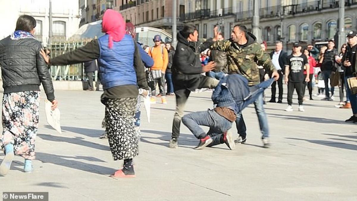 Bărbat de etnie romă arestat în Italia !  Și-a vândut fiicele pentru căsătorie