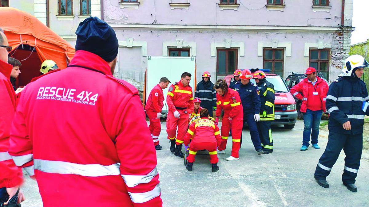 Cazul Dâmboviţa: în situaţii critice, voluntarii fac diferenţa